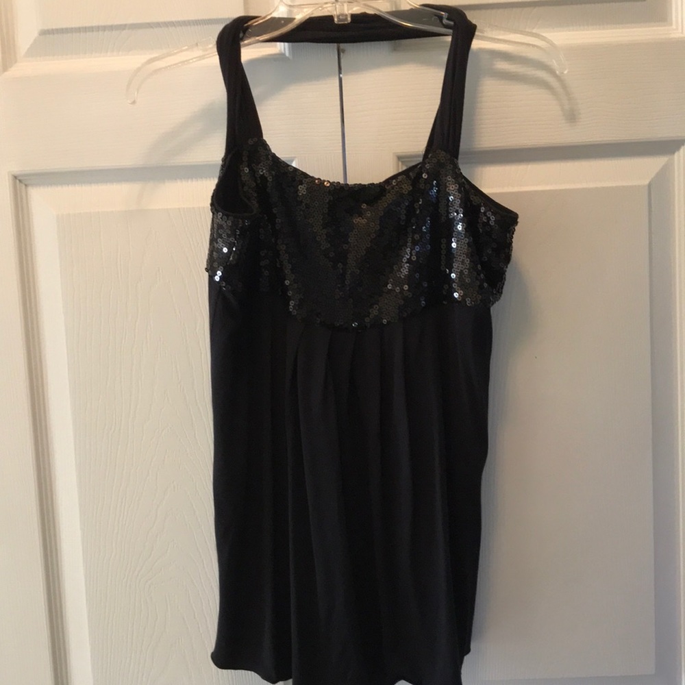 Black Shirt, with a beautiful detail in  sequence!